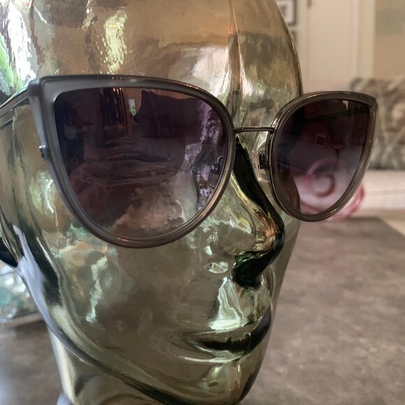 NIB - VERA WANG Cat Eye Sunglasses - Picture 1 of 12